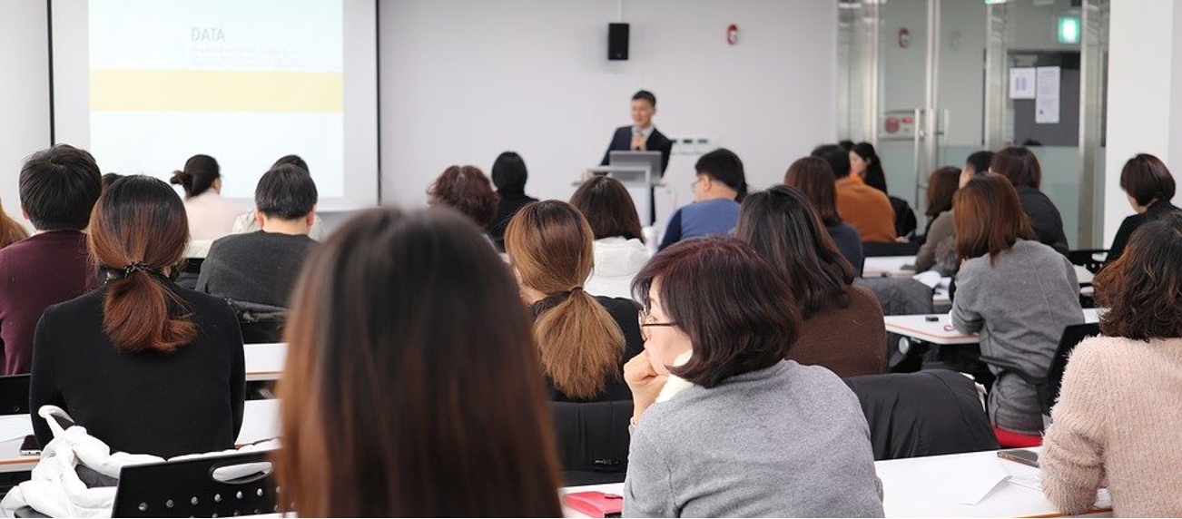 groupe d'étudiants en conférence
