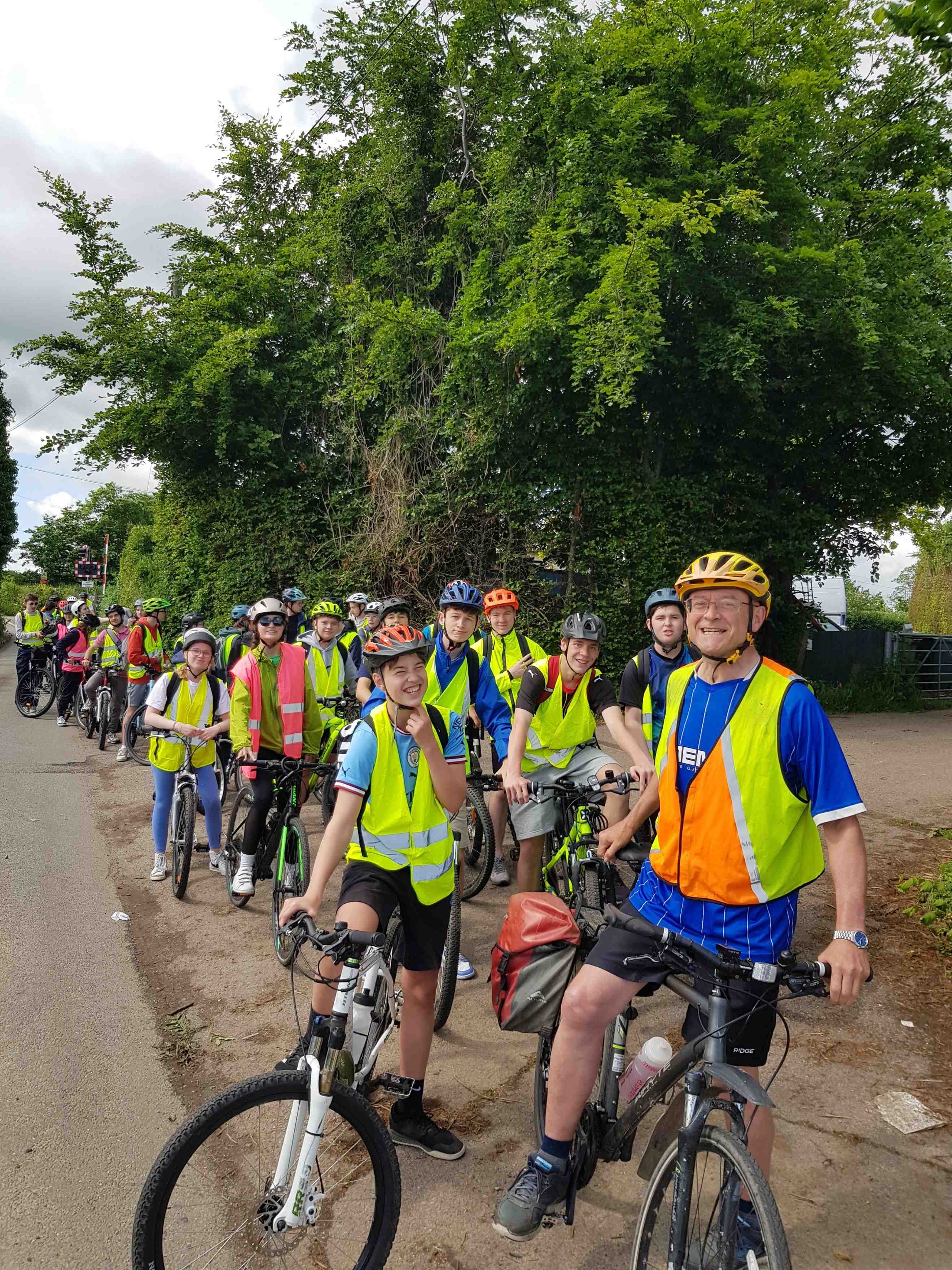 photo du groupe d'élèves à vélo dans le Kent
