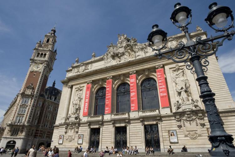 façade de l'opéra de Lille et beffroi de la chambre de commerce