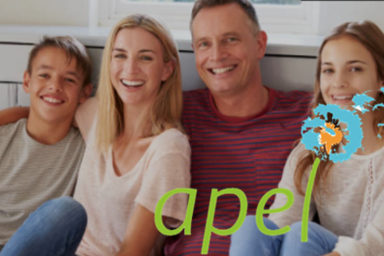 photo d'une famille + logo de l'APEL