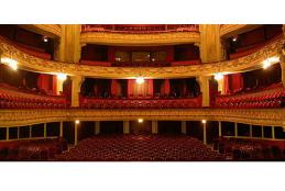 Vue générale sur la scène de l'opéra de Lille