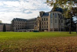 photo du bâtiment du lycée de Sainte-Geneviève